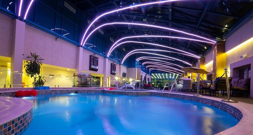카사블랑카 그랜드 호텔 제다 외부 사진 The swimming pool at the hotel