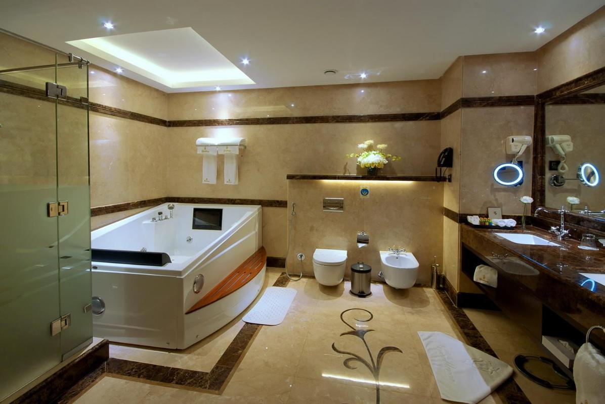 카사블랑카 그랜드 호텔 제다 외부 사진 A modern bathroom