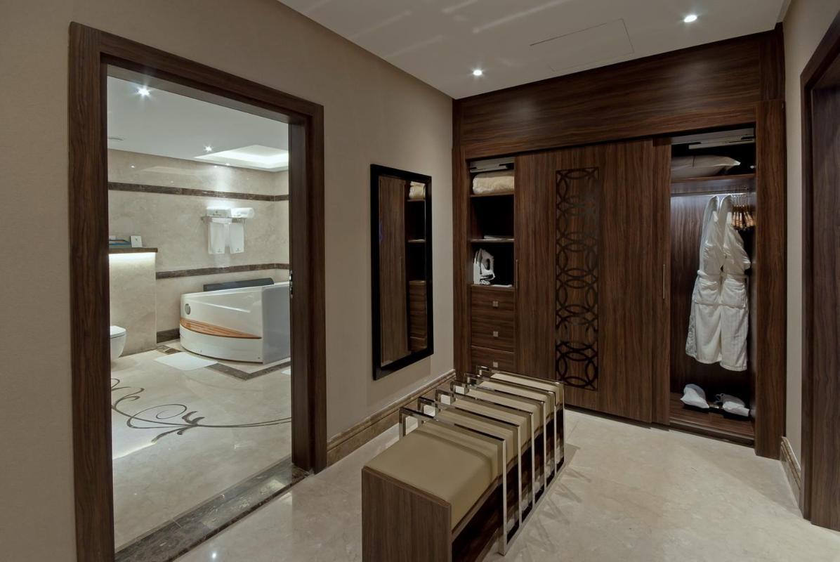 카사블랑카 그랜드 호텔 제다 외부 사진 A bathroom in a luxury hotel